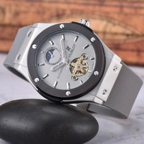 LUXURY HUBLOT AUTOMATIC VERY POWERFUL WATCH NOW AVAILABLE ALLOVER IN OMAN | HUBLOT MECHANICAL 15557171