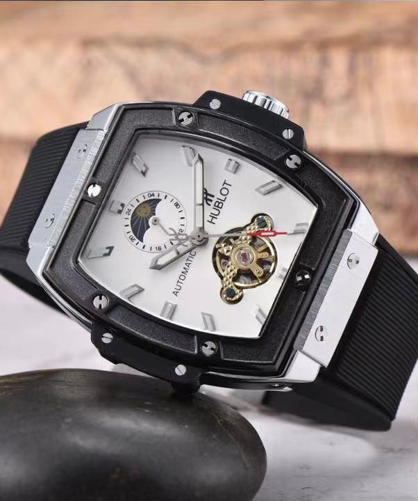 LUXURY HUBLOT AUTOMATIC VERY POWERFUL WATCH NOW AVAILABLE ALLOVER IN OMAN | HUBLOT MECHANICAL 1555711379