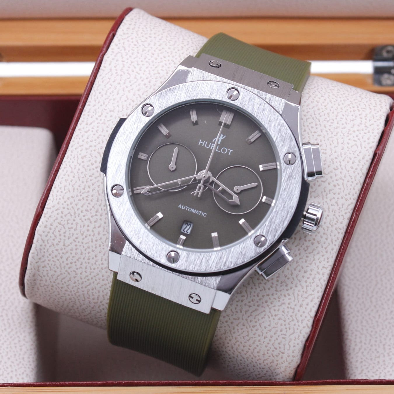 HUBLOT WATCH WITH FULL CHRNOGRAPH ACTIVE CALSP LOCK VERY STYLISH NOW ALL OVER IN OMAN FREE DELIVERY | HUBLOT CHRNO 155578