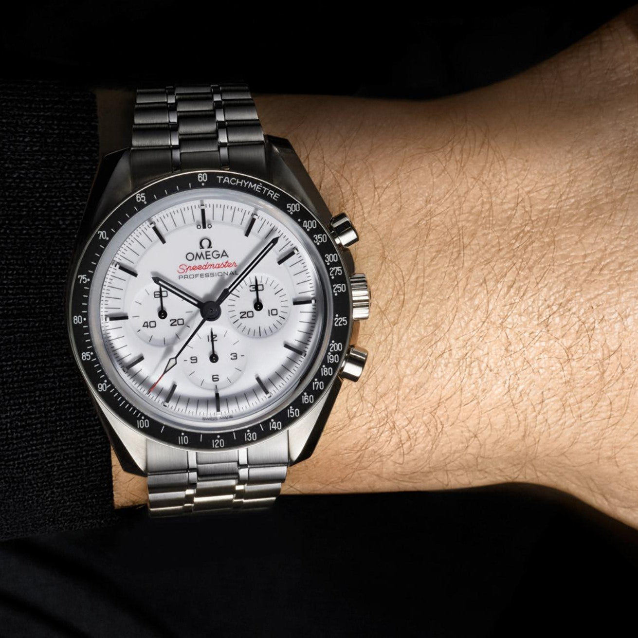 LUXURY OMEGA SPEEDMASTER FOR THE VERY FIRST TIME IN OMAN | OMEGA S M 197752