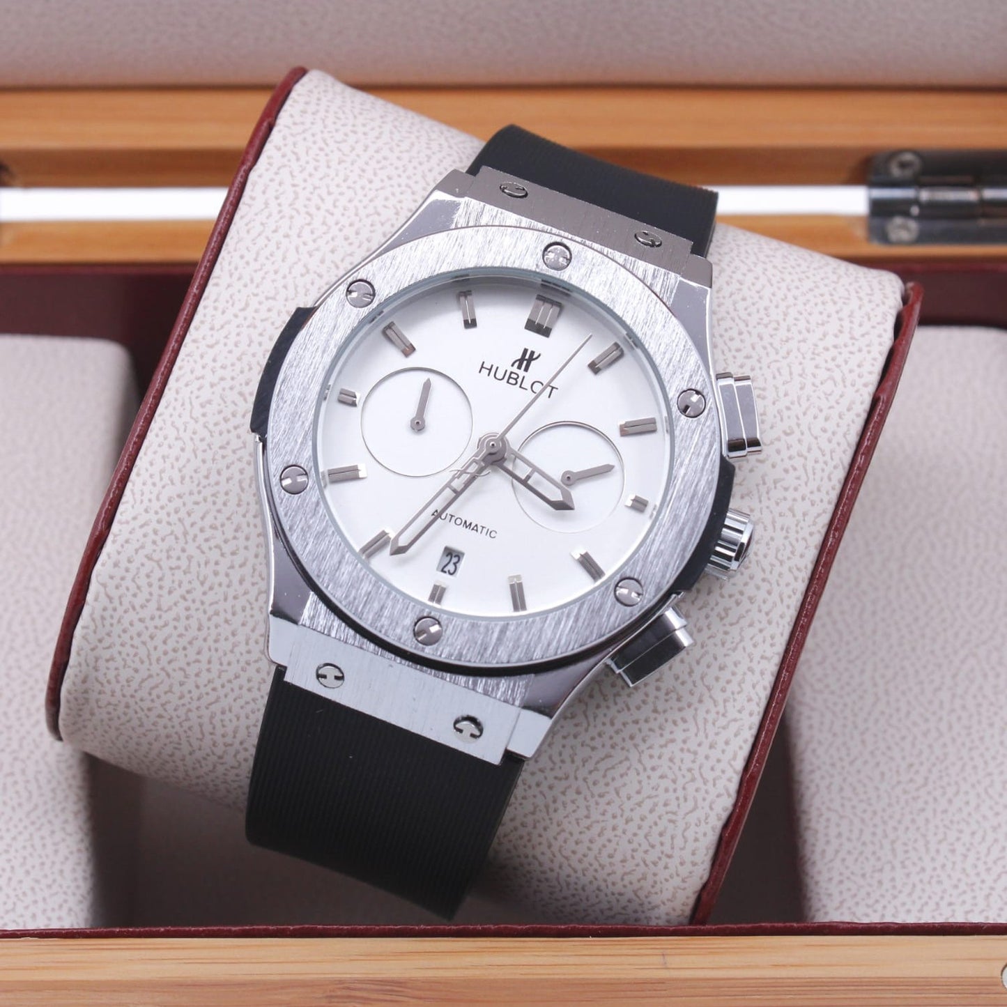 HUBLOT WATCH WITH FULL CHRNOGRAPH ACTIVE CALSP LOCK VERY STYLISH NOW ALL OVER IN OMAN FREE DELIVERY | HUBLOT CHRNO 155585