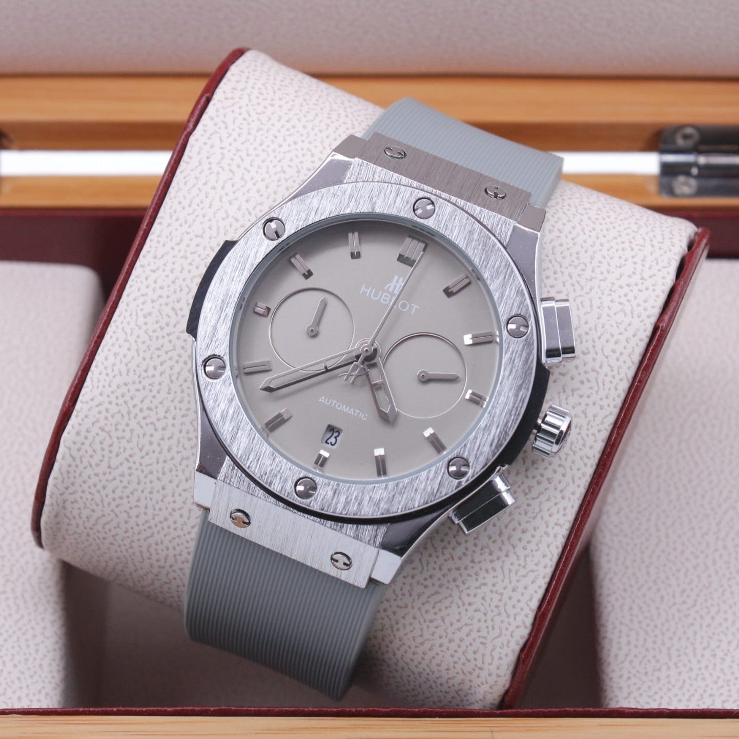 HUBLOT WATCH WITH FULL CHRNOGRAPH ACTIVE CALSP LOCK VERY STYLISH NOW ALL OVER IN OMAN FREE DELIVERY | HUBLOT CHRNO 155576