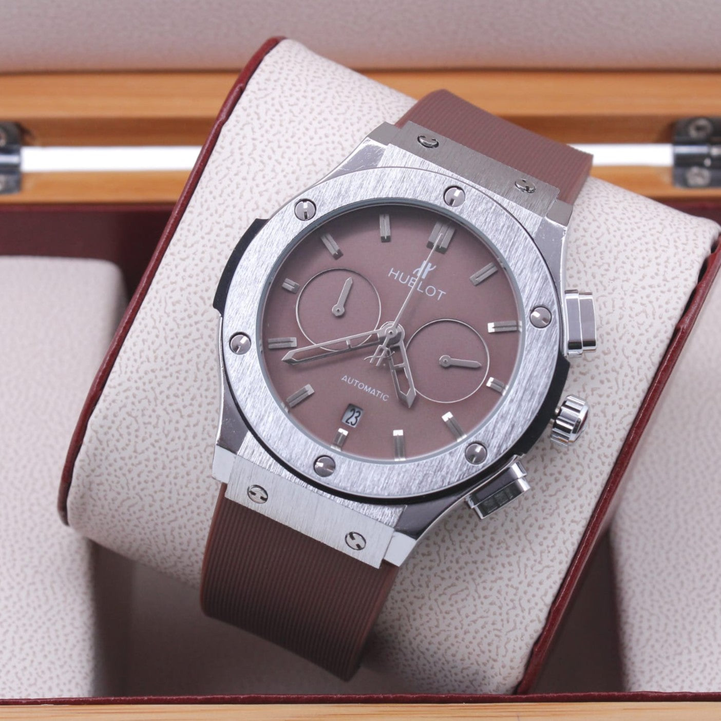 HUBLOT WATCH WITH FULL CHRNOGRAPH ACTIVE CALSP LOCK VERY STYLISH NOW ALL OVER IN OMAN FREE DELIVERY | HUBLOT CHRNO 155579