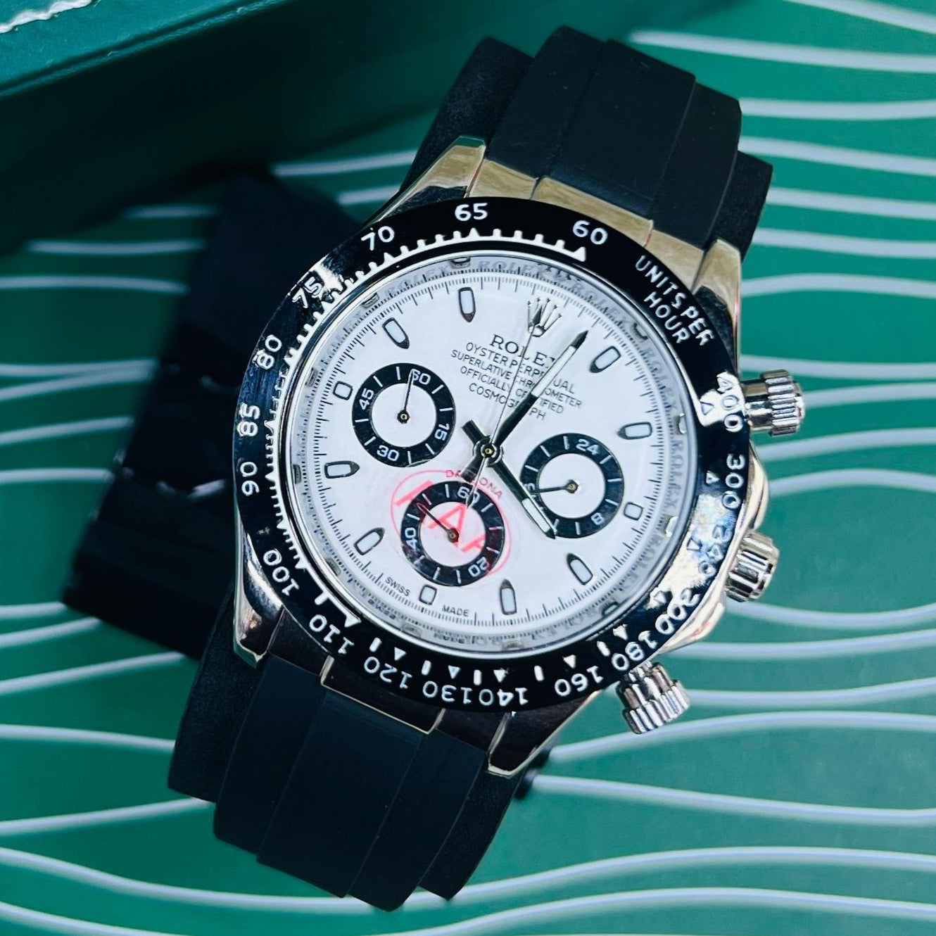 ROELX DAYTONA CHRNOGRAPH RUBBER STRAP VERY DEMANDING WATCH NOW ALLOVER IN OMAN | ROLEX DAYTONA 179973