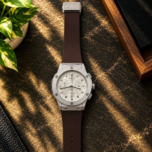 HUBLOT WATCH WITH FULL CHRNOGRAPH ACTIVE CALSP LOCK VERY STYLISH NOW ALL OVER IN OMAN  | HUBLOT CHRNO 1557779