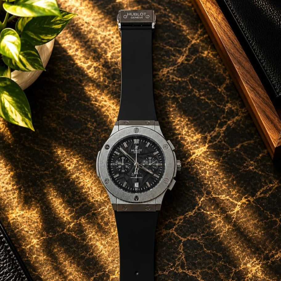 HUBLOT WATCH WITH FULL CHRNOGRAPH ACTIVE CALSP LOCK VERY STYLISH NOW ALL OVER IN OMAN  | HUBLOT CHRNO 1557771